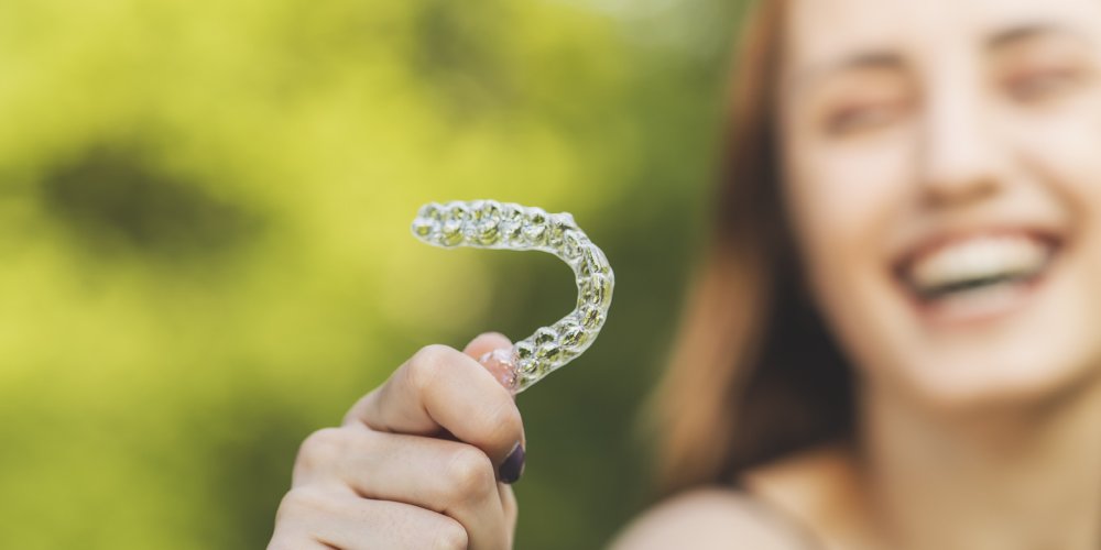 Invisalign vs Fixed Ceramic Braces